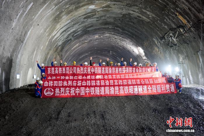 渝昆高鐵全線隧道、橋梁、路基等線下工程建設完成